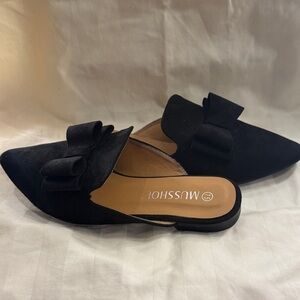 MUSSHOE Black Suede Pointed Bow-Front Slip-On Mules
